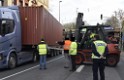 LKW gegen Bruecke wegen Rettungsgasse Koeln Muelheim P28